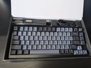 corsair k65 plus wireless, mlx red, qwerty us